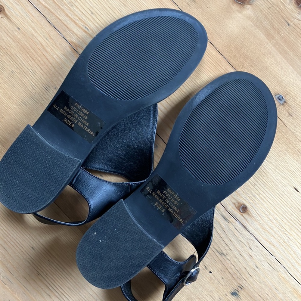 Chico’s Tahira Black Embellished Sandal Thong Buckled Sandals Size 8 - Picture 9 of 17